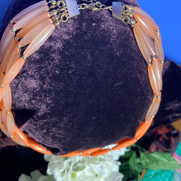 Vintage, Salmon and gold toned 5 strand necklace. - Picture 6 of 7